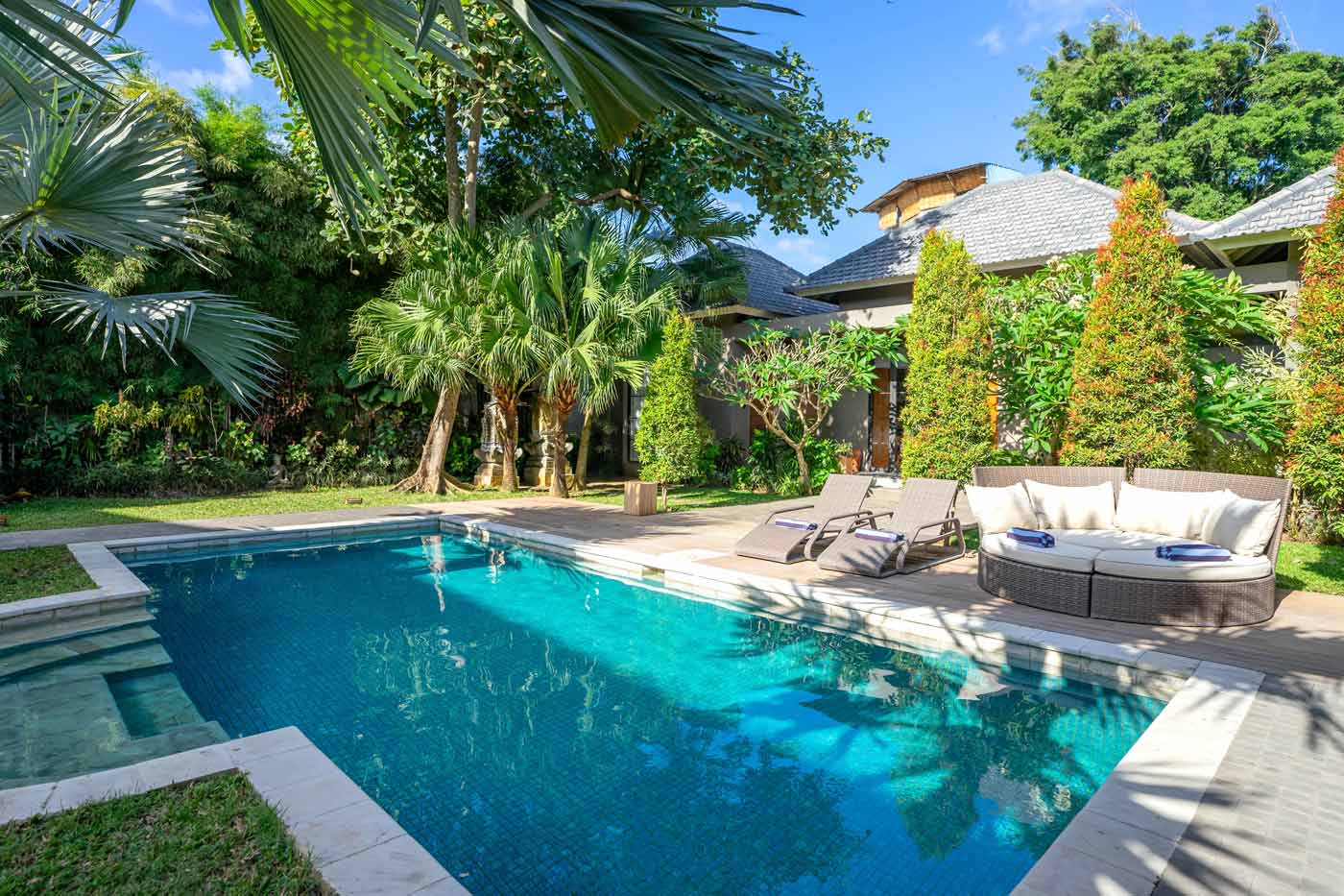 family villas bali with private pool + walk distance to the beach, canggu