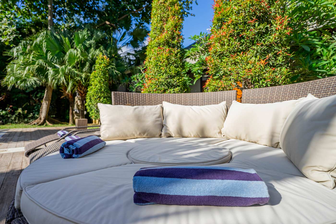 family villas bali with private pool + walk distance to the beach, canggu